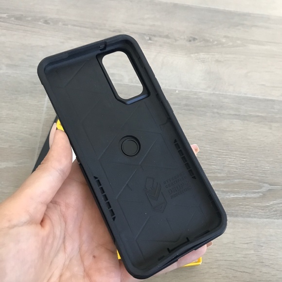 Otter box commuter case for Samsung galaxy s20 - Picture 3 of 4
